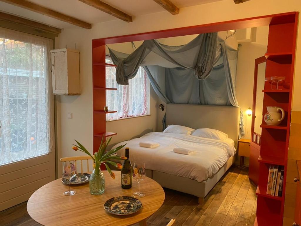 Charming In Amsterdam-noord Couette-café *