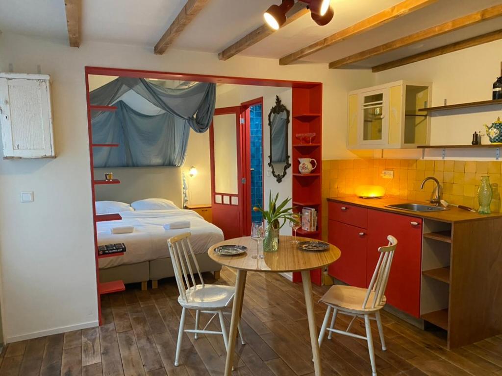 Charming In Amsterdam-noord Couette-café *